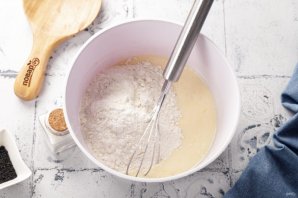 Пирог с консервированной сайрой