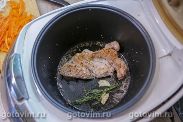Отбивная из свинины с горчицей, мандаринами и гарниром в мультиварке