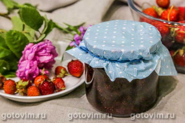 Земляничное варенье с черникой в микроволновке