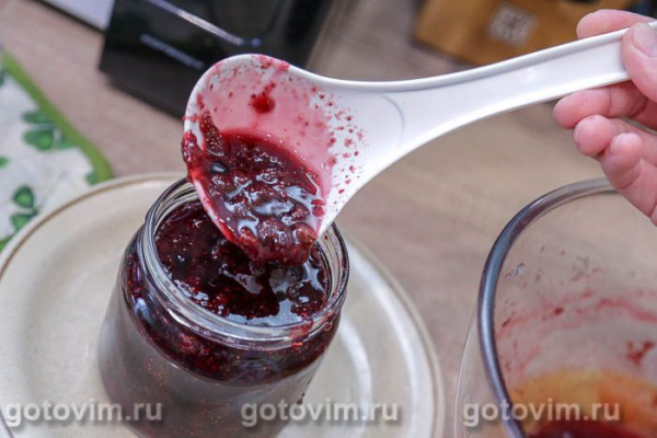 Земляничное варенье с черникой в микроволновке