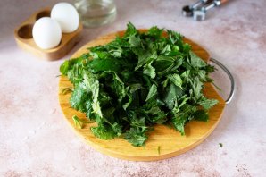 Зеленый борщ из крапивы
