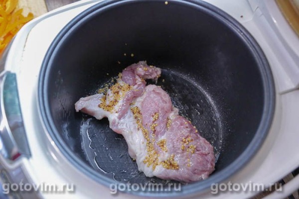 Отбивная из свинины с горчицей, мандаринами и гарниром в мультиварке