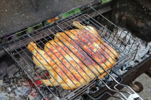Цыпленок табака на мангале