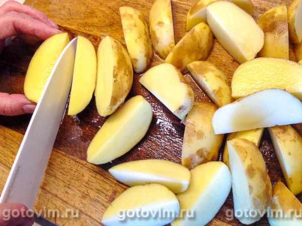 Молодой картофель с мясом в рукаве для запекания