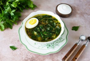 Зеленый борщ из крапивы