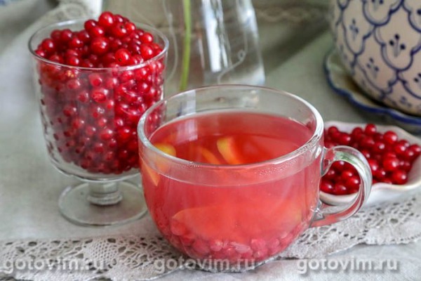 Компот из красной смородины с яблоками в мультиварке
