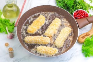 Жареный сулугуни с соусом