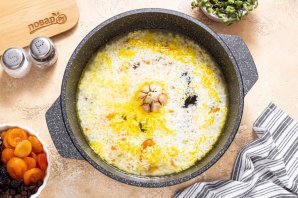 Постный плов с сухофруктами