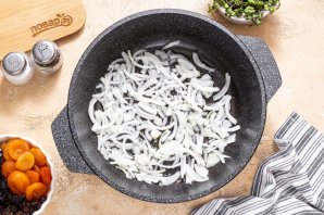 Постный плов с сухофруктами