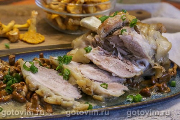 Рулька с жареными лисичками в мультиварке