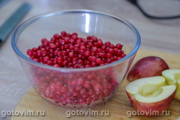 Компот из красной смородины с яблоками в мультиварке
