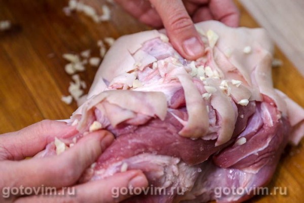 Рулька с жареными лисичками в мультиварке
