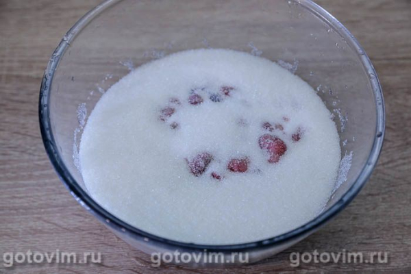 Земляничное варенье с черникой в микроволновке