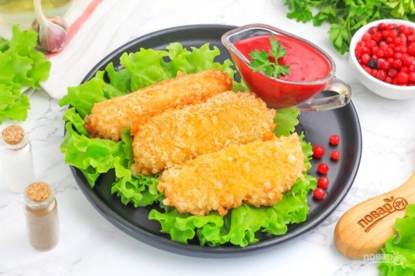 Жареный сулугуни с соусом