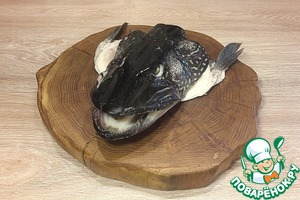Щучья голова с чесноком в духовке