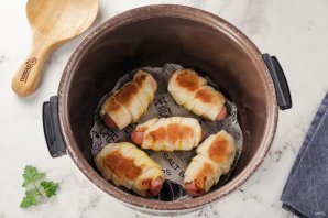 Сосиски в тесте в мультиварке