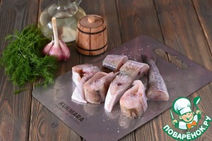 Жареный минтай с укропом и чесноком
